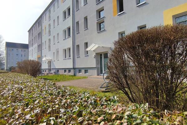Zum Einzug bereit! - Sonnige Familienwohnung mit gemütlichem Balkon in beliebter Lage